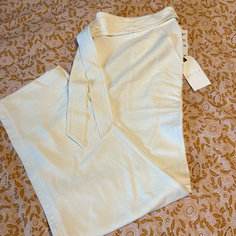 Leith cropped side zip ankle length pants with front patch pockets.  Brand new.